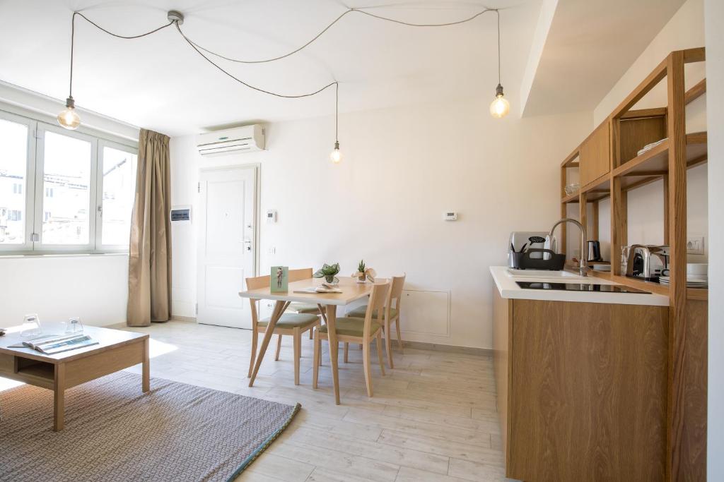 Kuchnia lub aneks kuchenny w obiekcie Coco Places Firenze, Centro Storico