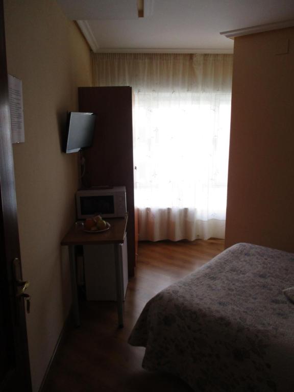 Postel nebo postele na pokoji v ubytování Hostal Becares