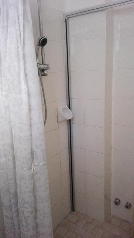 A bathroom at B&B Promenade Hotel Simple con Piscina