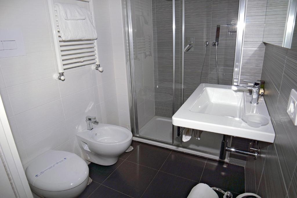 Koupelna v ubytování Hotel Leopardi