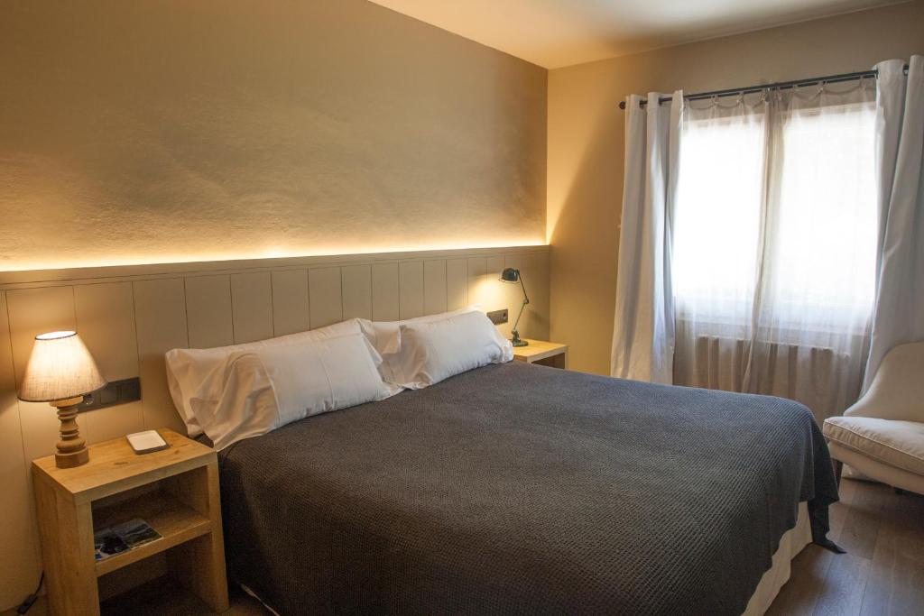Postel nebo postele na pokoji v ubytování Hostal Sa Rascassa