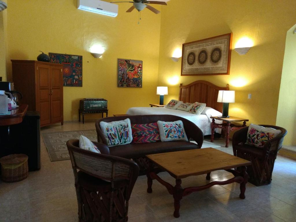 Postel nebo postele na pokoji v ubytování Casa Quetzal Hotel