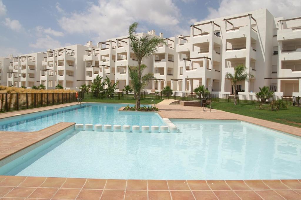 a swimming pool in front of a building at Terrazas de la torre 432 in Roldán