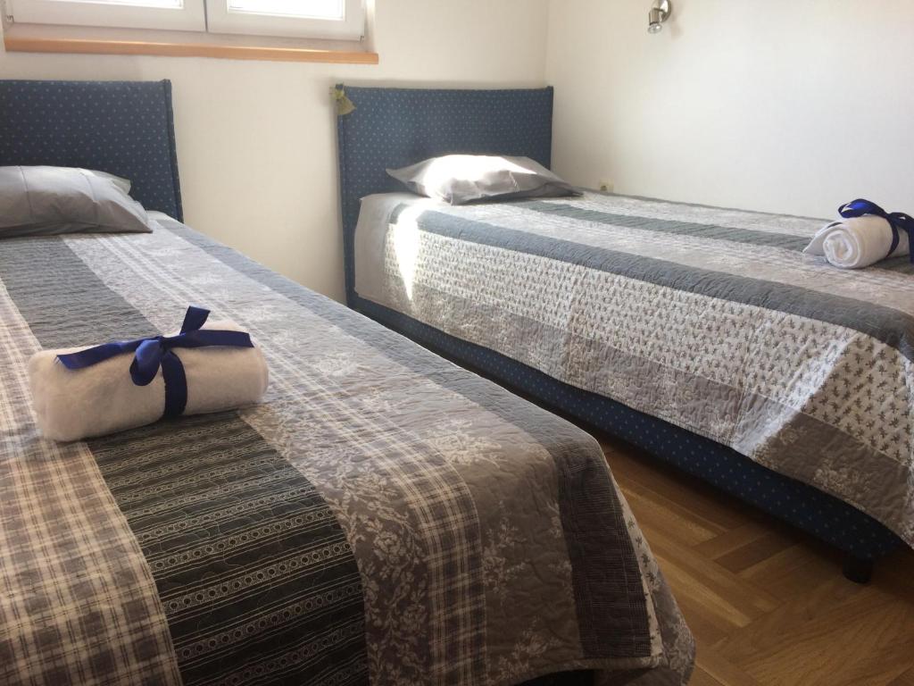 Ένα ή περισσότερα κρεβάτια σε δωμάτιο στο Dedic Apartment