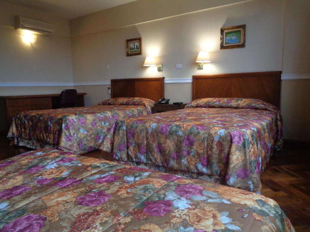 Postel nebo postele na pokoji v ubytování Premier Hill Suites Hotel