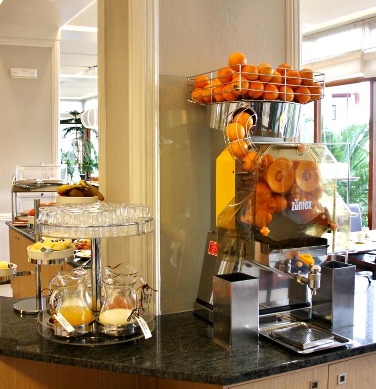 Comida en o cerca de este hotel