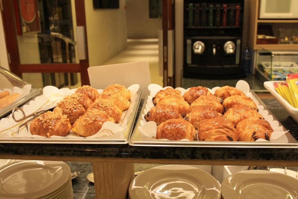 Comida en o cerca de este hotel