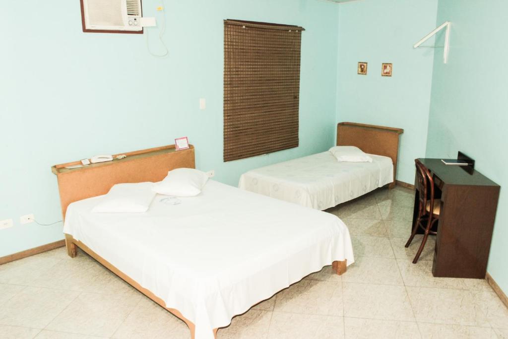 Postel nebo postele na pokoji v ubytování Cumbipar King Hotel