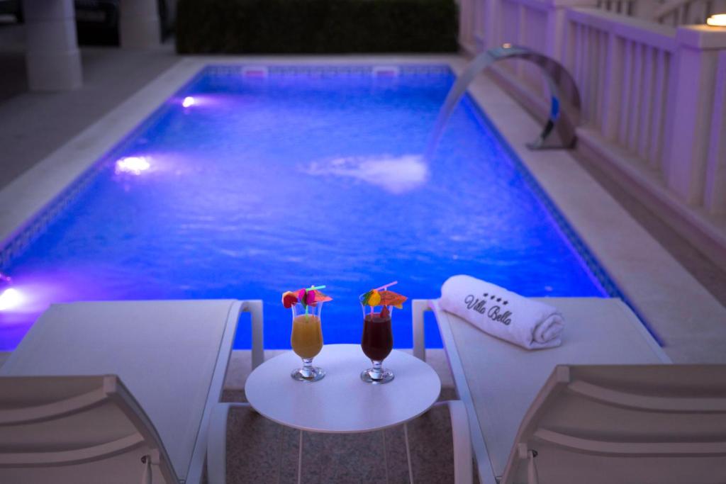 Villa Apartments Art - 13