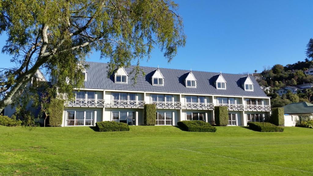 Admirals Motor Inn