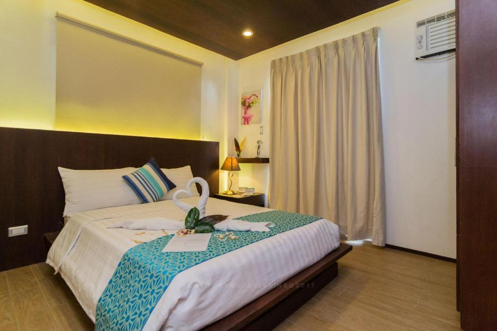 Postel nebo postele na pokoji v ubytování The Orient Beach Boracay