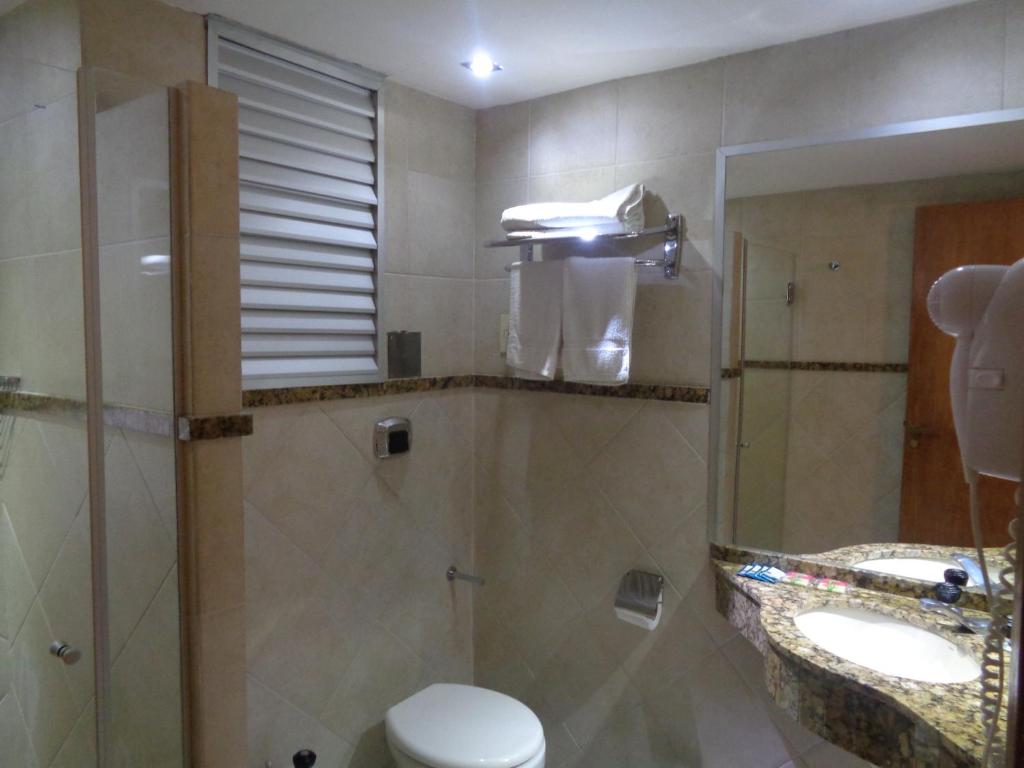 Koupelna v ubytování Premier Hill Suites Hotel