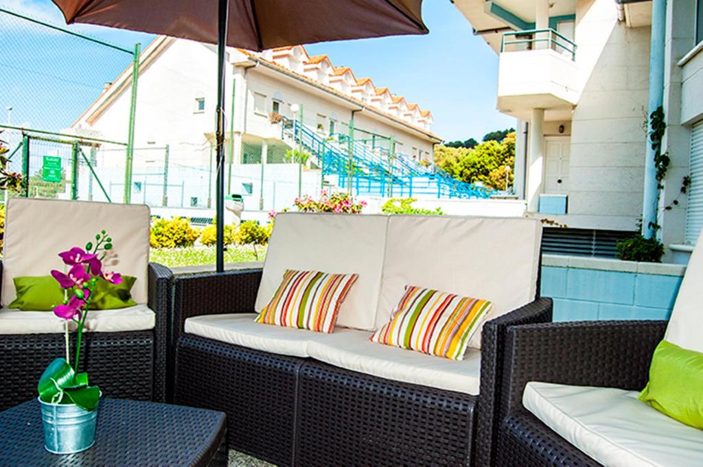 A balcony or terrace at El Encinar de playa de la arena