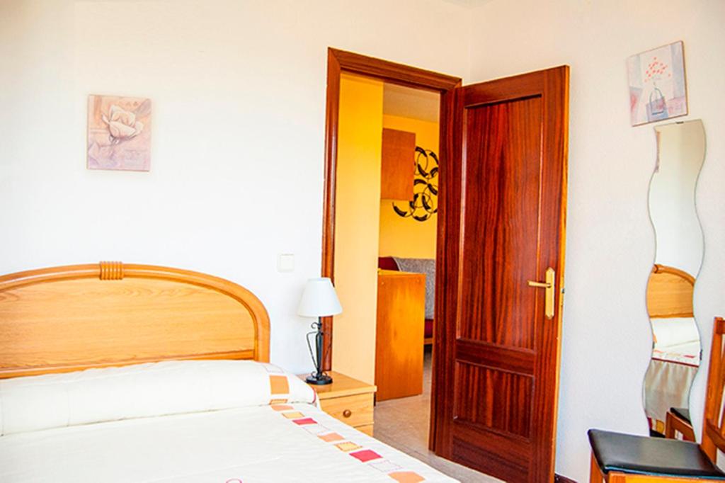 A bed or beds in a room at El Encinar de playa de la arena