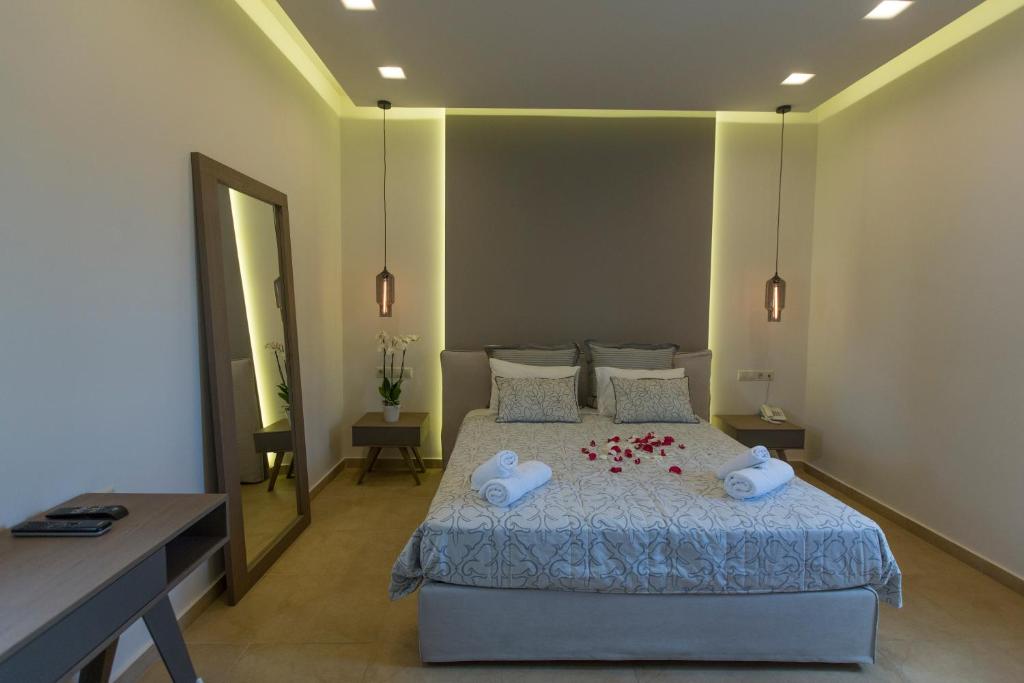 Postel nebo postele na pokoji v ubytování Anassa Deluxe Suites