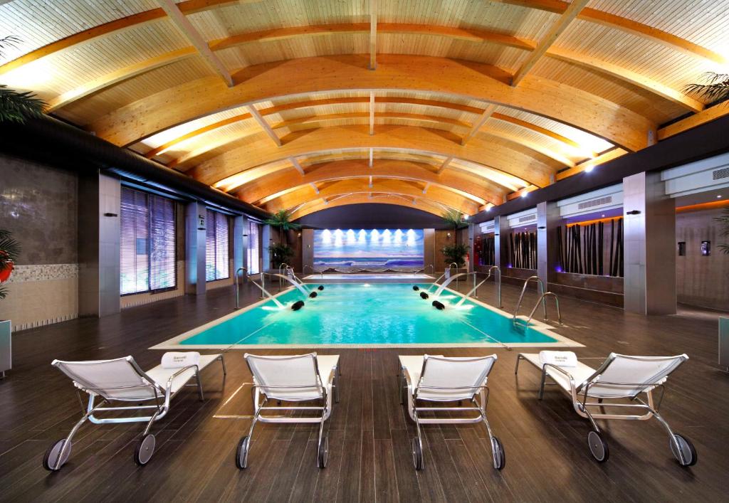 Bazén v ubytování Barceló Punta Umbría Beach Resort nebo v jeho okolí