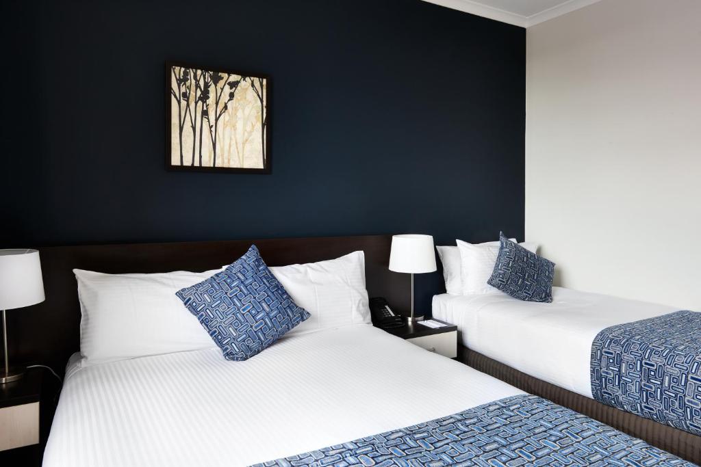Postel nebo postele na pokoji v ubytování 175 Hotel Westmead