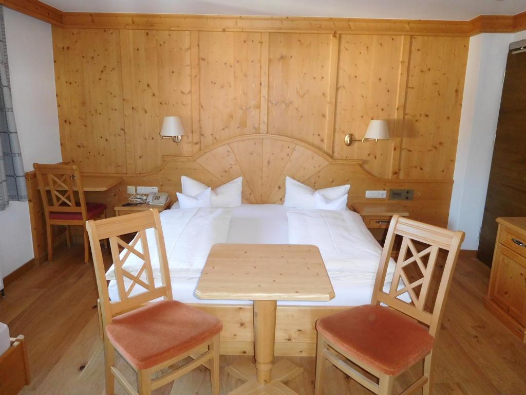 Postel nebo postele na pokoji v ubytování Hotel Kirchenwirt
