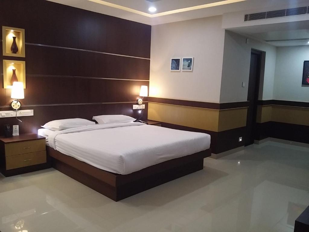 Postel nebo postele na pokoji v ubytování Hotel Virad