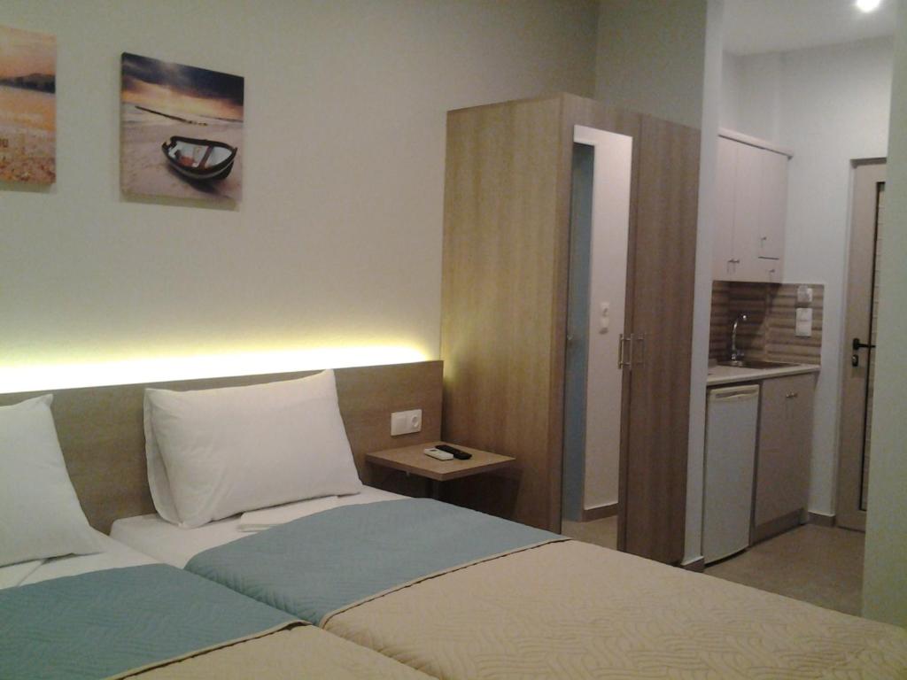 Postel nebo postele na pokoji v ubytování Lola's Hotel