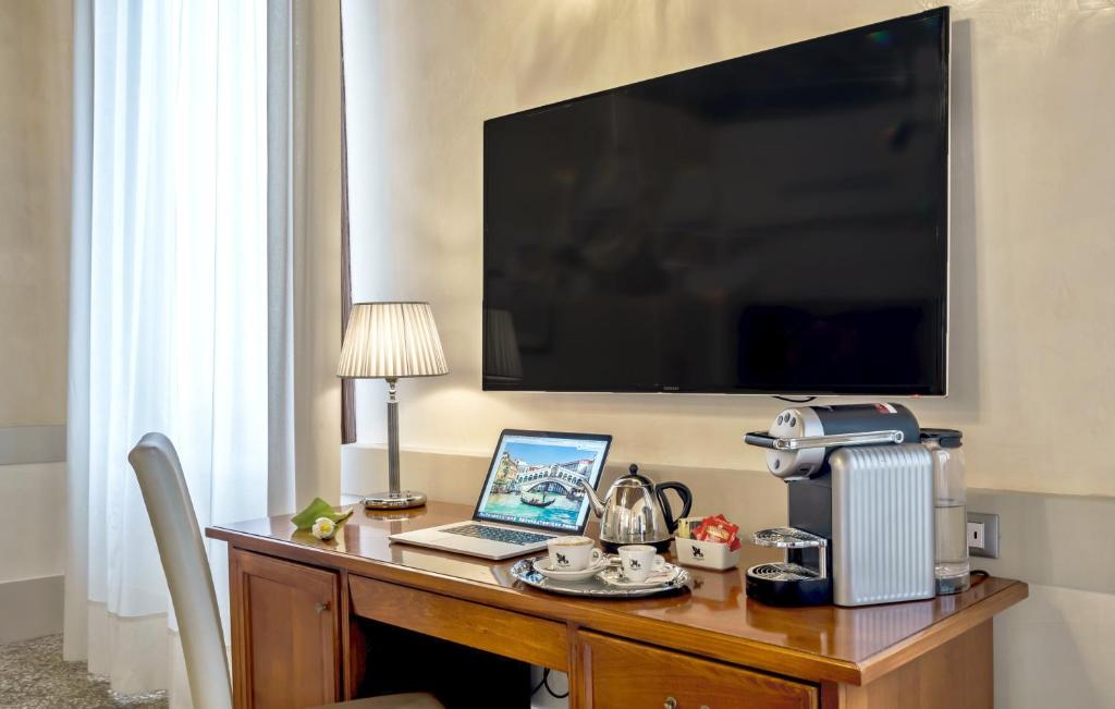 TV a/nebo společenská místnost v ubytování Hotel Palazzo Vitturi