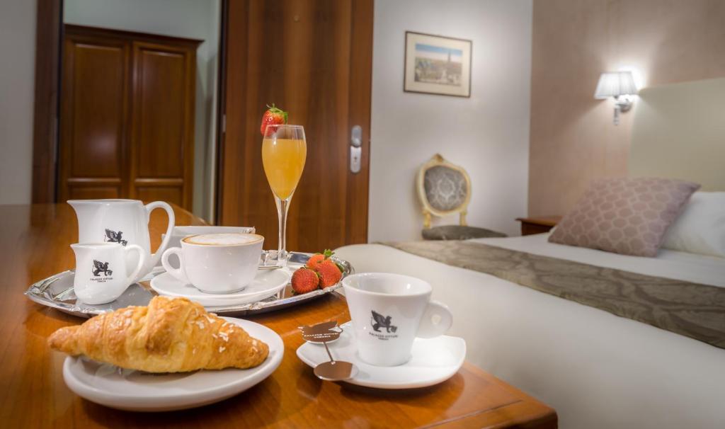 Postel nebo postele na pokoji v ubytování Hotel Palazzo Vitturi