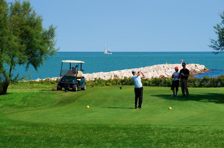Golf v hotelu nebo okolí