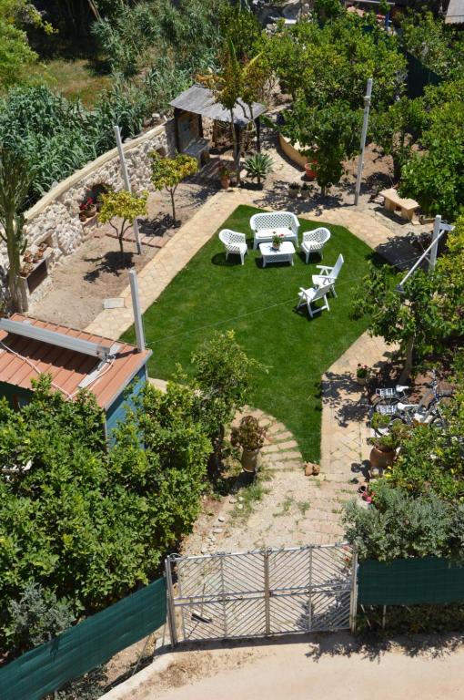 Jardín al aire libre en Guest House Al Giardino dei Limoni