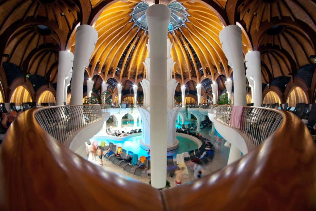 Bazén v ubytování Grand Hotel Glorius Makó nebo v jeho okolí