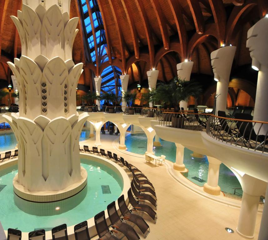 Bazén v ubytování Grand Hotel Glorius Makó nebo v jeho okolí