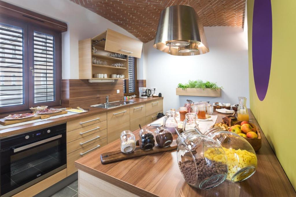 Kuchyň nebo kuchyňský kout v ubytování Hostel Bearlog Kočevje