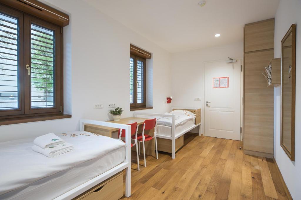 Postel nebo postele na pokoji v ubytování Hostel Bearlog Kočevje