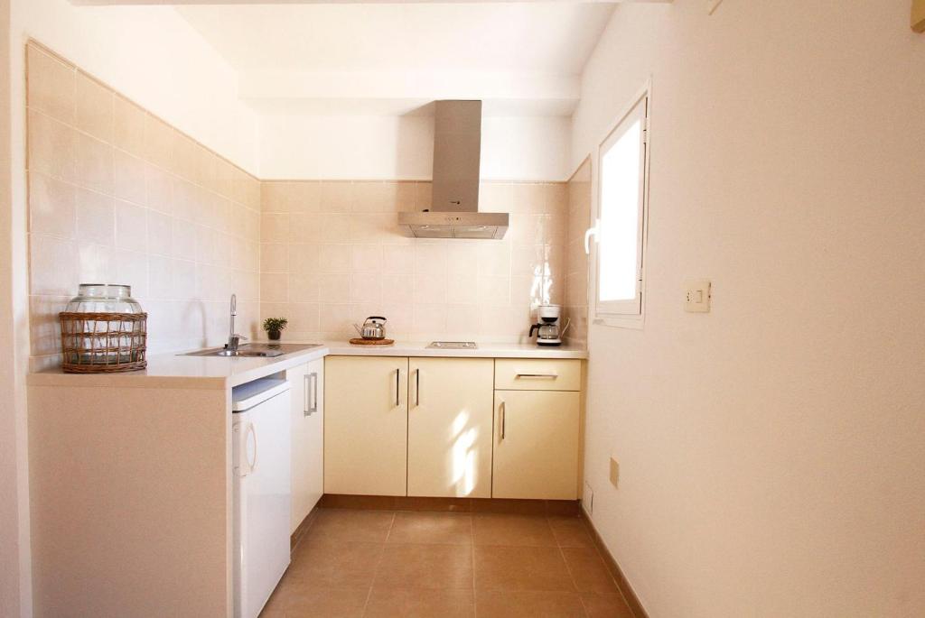 A kitchen or kitchenette at Vivendes Adelina - Escapada Formentera