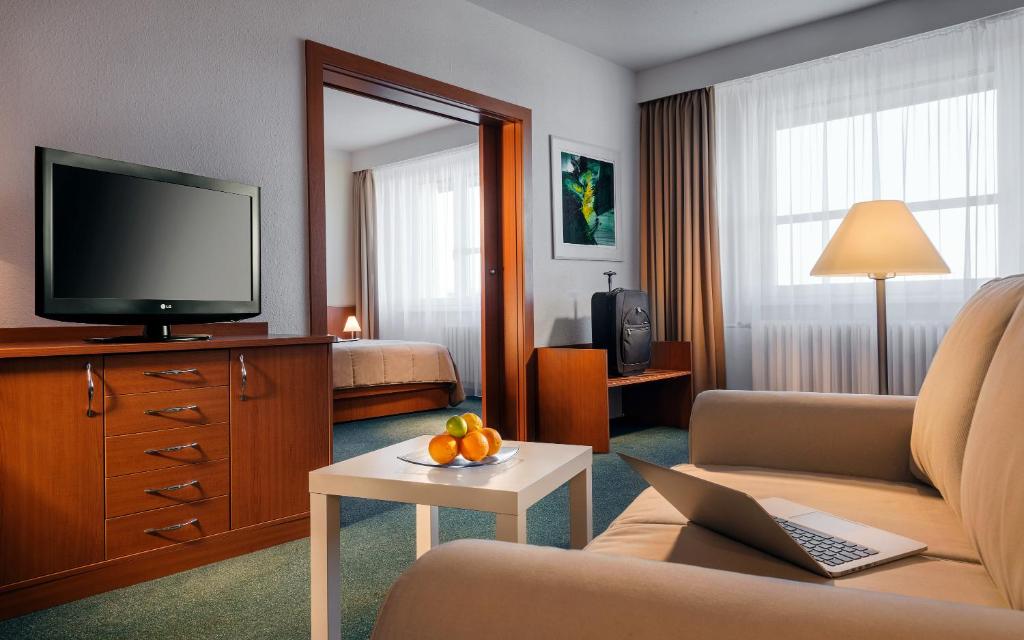 TV a/nebo společenská místnost v ubytování Clarion Congress Hotel Ostrava