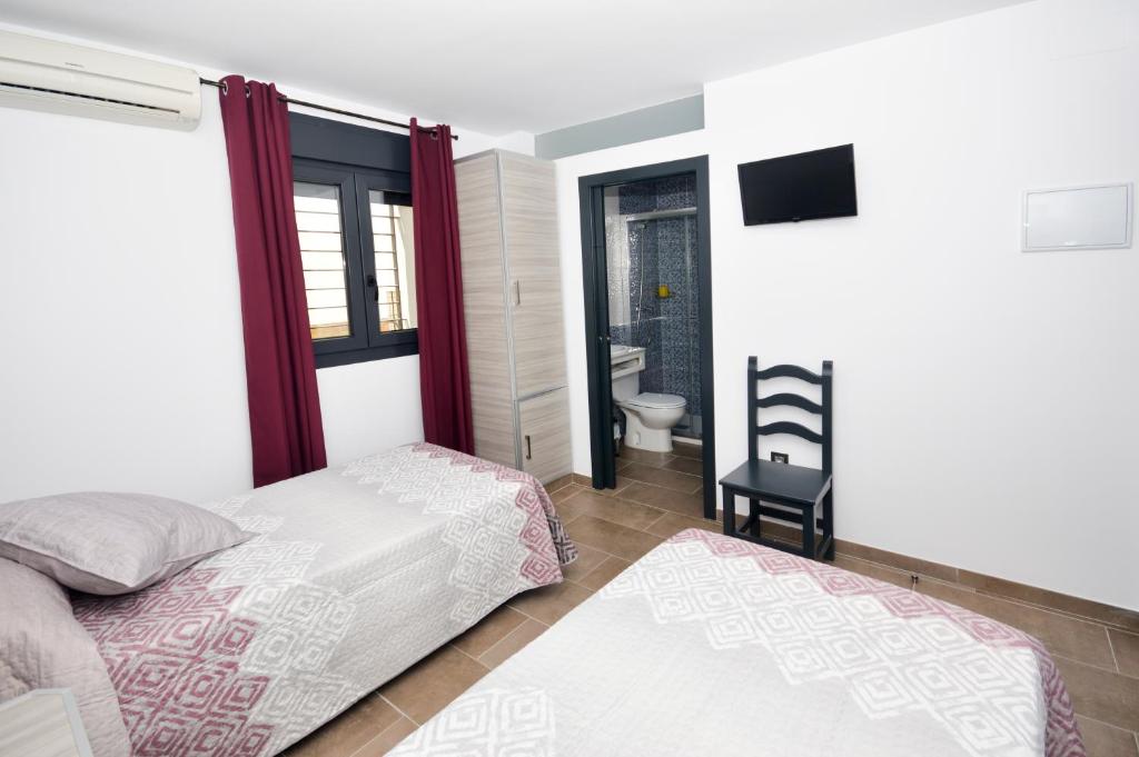 Posteľ alebo postele v izbe v ubytovaní Hostal Maria Jose