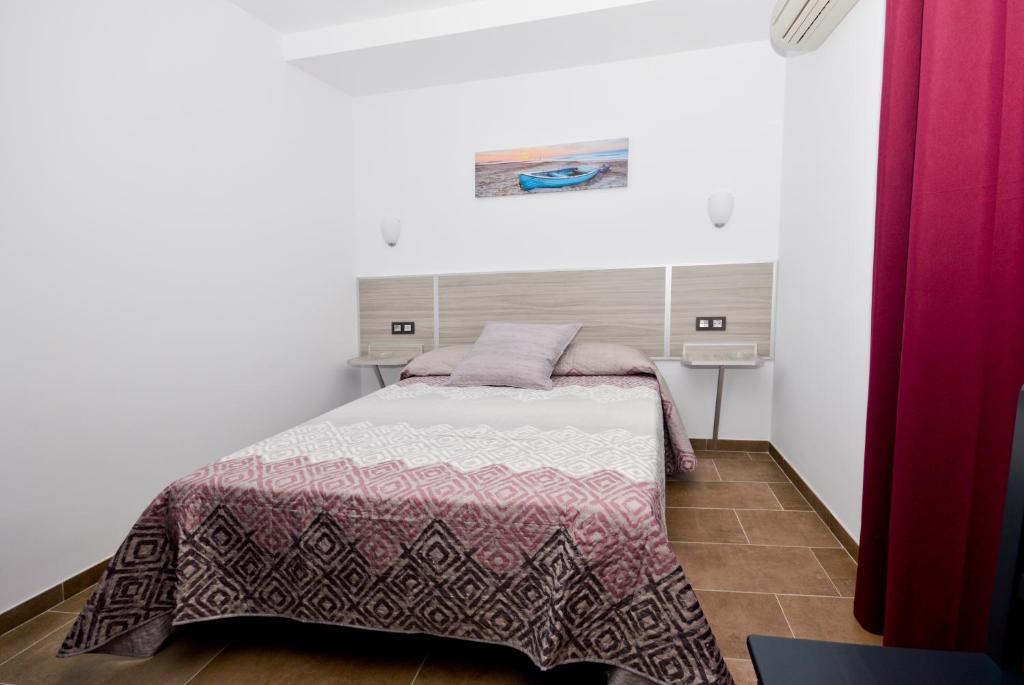 Posteľ alebo postele v izbe v ubytovaní Hostal Maria Jose