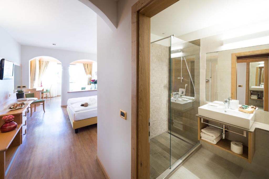 Koupelna v ubytování Hotel Ambassador