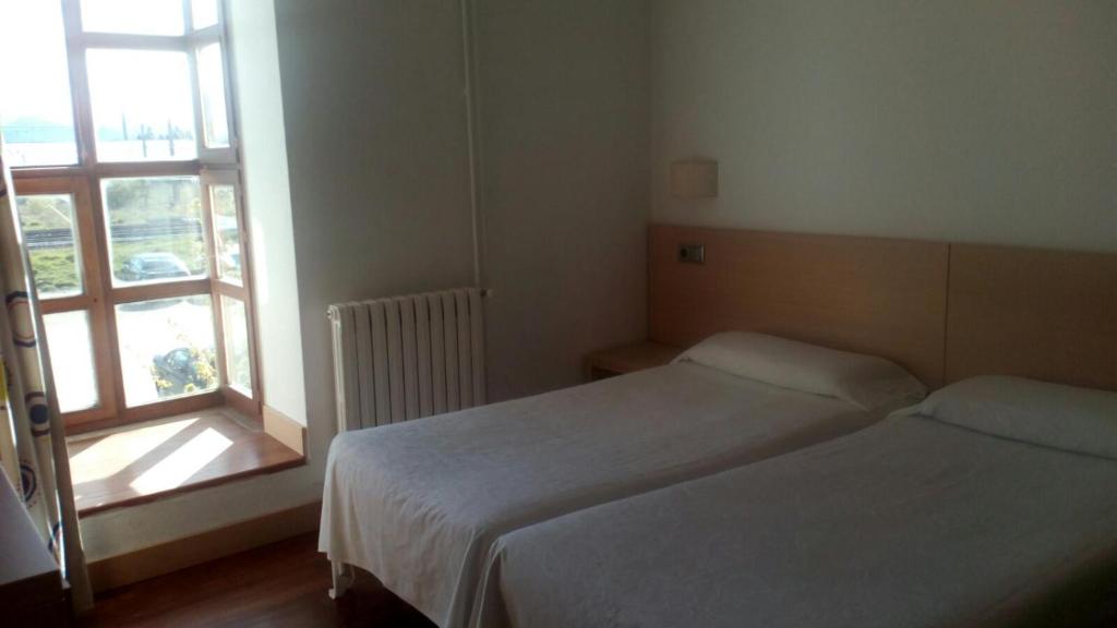 Postel nebo postele na pokoji v ubytování Hotel Puigcerdà