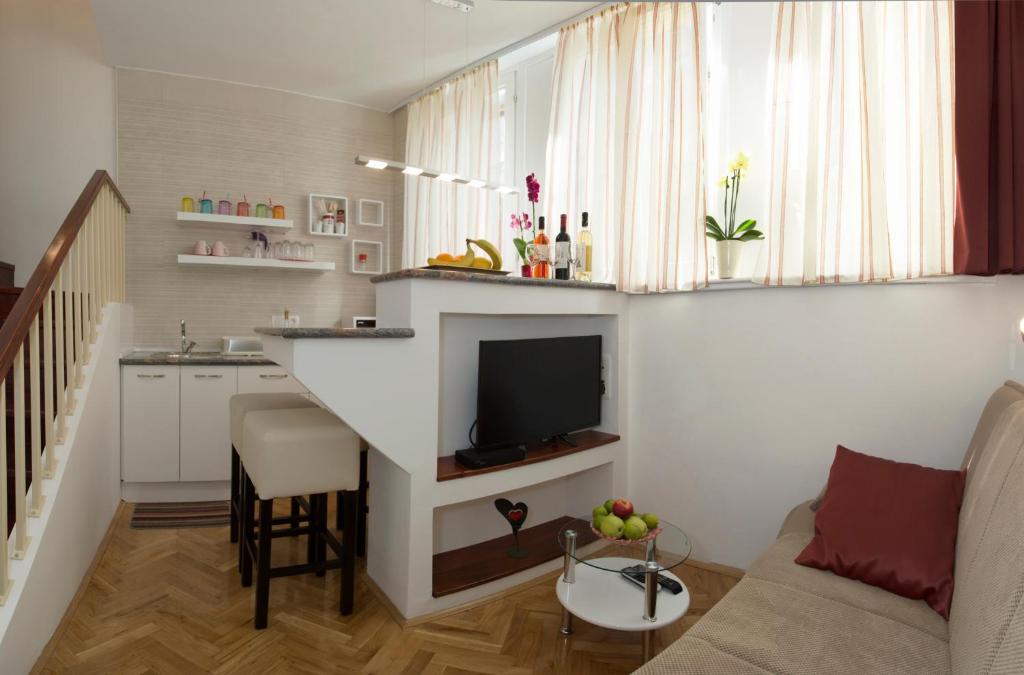 TV a/nebo společenská místnost v ubytování Apartment & Room Split Lea