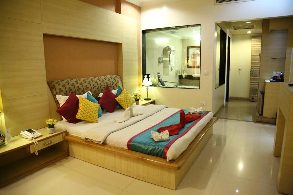 Postel nebo postele na pokoji v ubytování Hotel Rajshree & Spa
