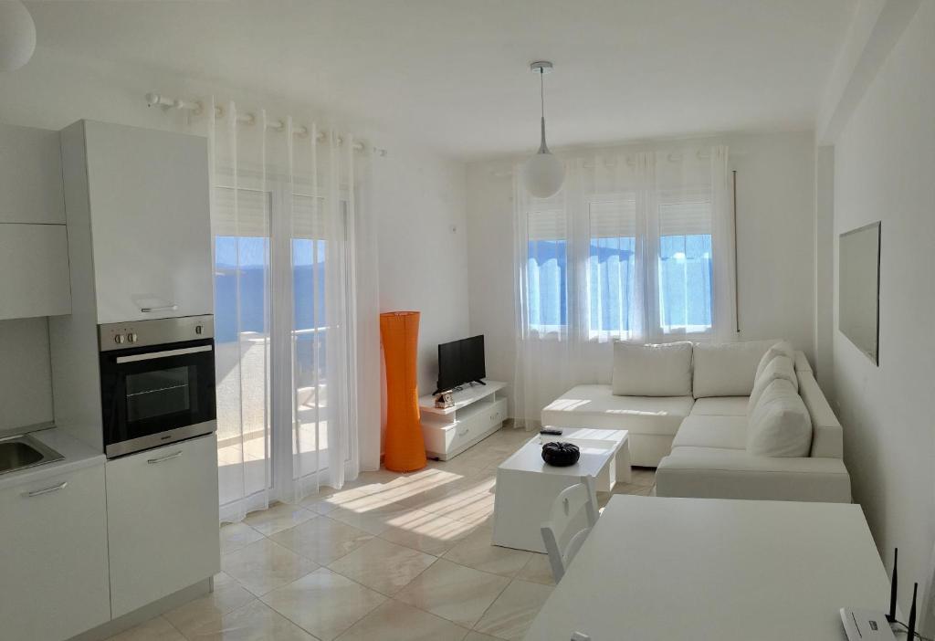 White Residence Apartament