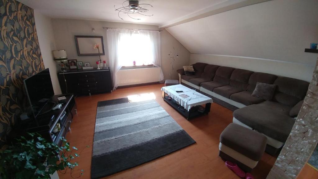 TV a/nebo společenská místnost v ubytování Apartament Łebcz