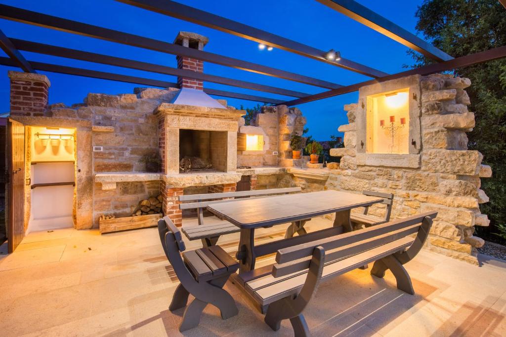 Patio lub wspólna przestrzeń na świeżym powietrzu w obiekcie Villa Parenzana