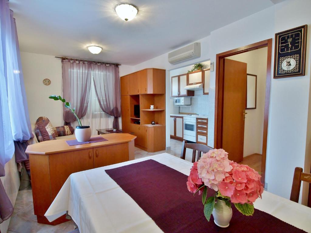 Postel nebo postele na pokoji v ubytování Apartments Fabijanić