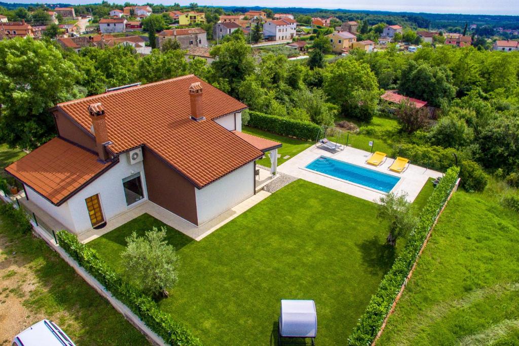 Basen w obiekcie Villa Parenzana lub w pobliżu