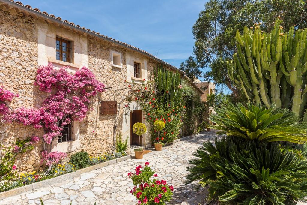 
a house with a bunch of flowers in front of it at Son Ametler in Moscari
