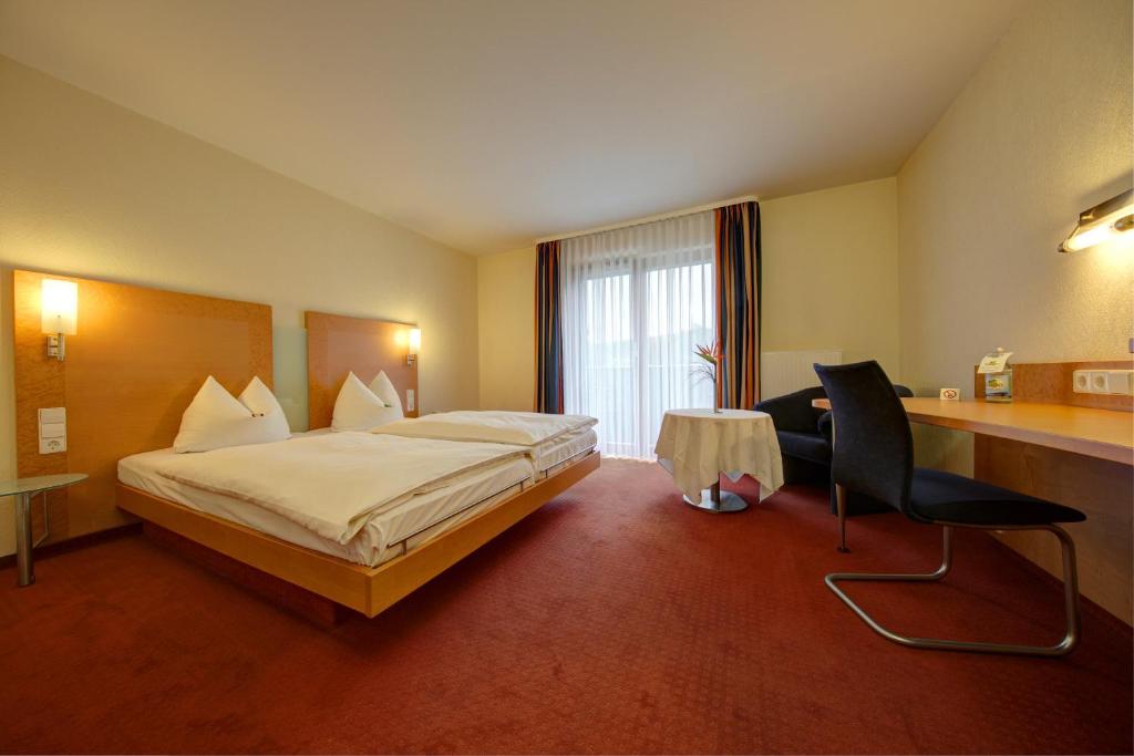 Postel nebo postele na pokoji v ubytování Hotel Adler