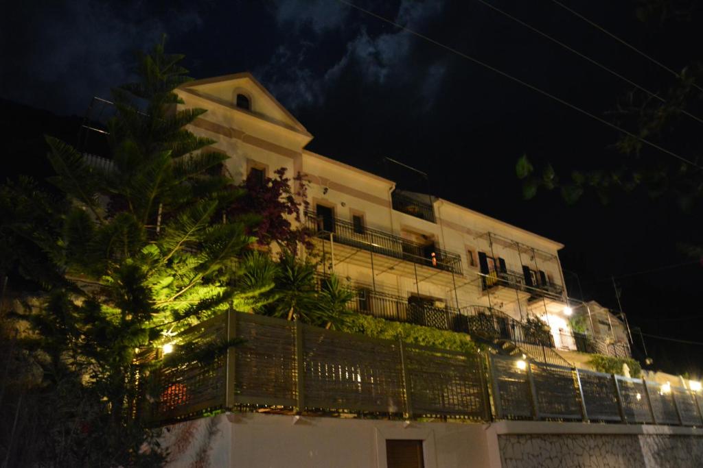 Budova, kde se aparthotel nachází