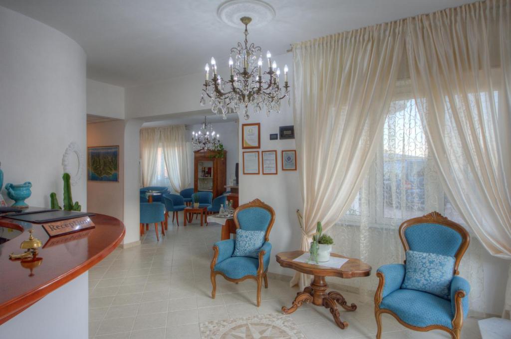Гостиная зона в Hotel Noris