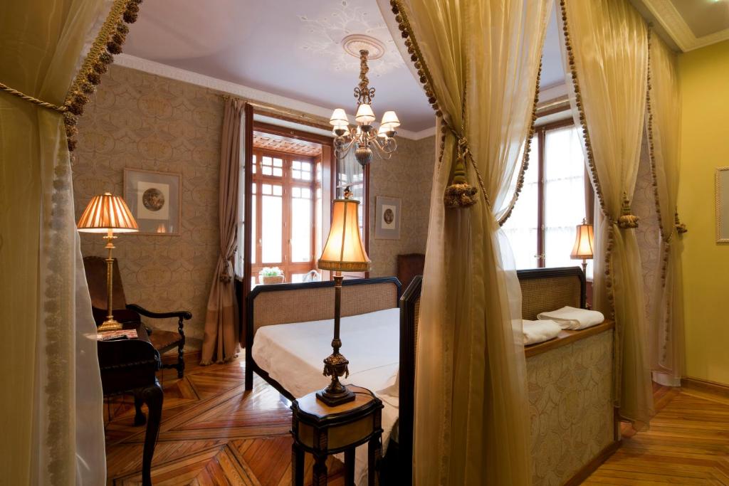 Postel nebo postele na pokoji v ubytování Posada Real Los Cinco Linajes
